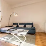 Luxury Design Apt, Comfy W/ A/C, Wifi & Netflix