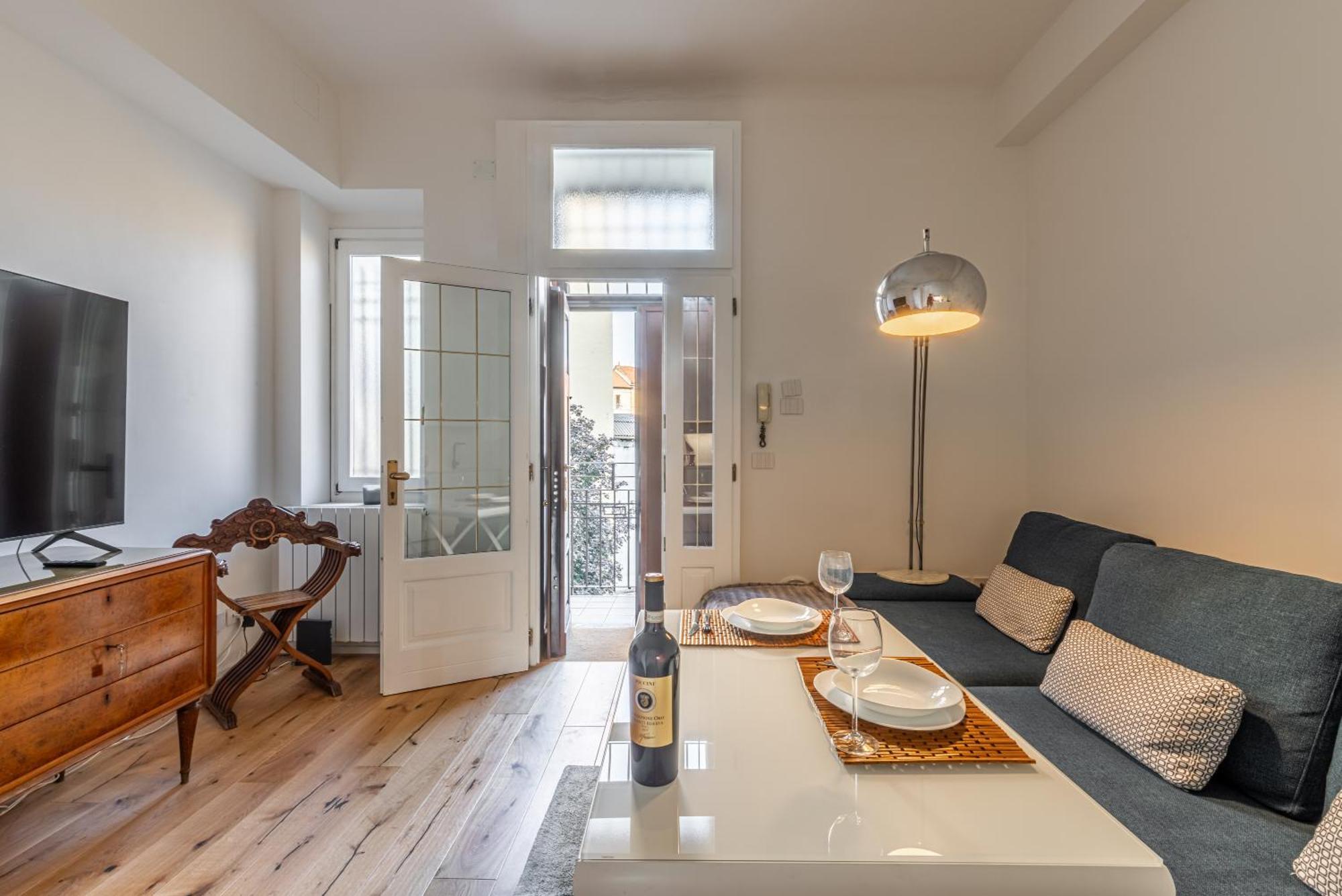 Luxury Design Apt, Comfy W/ A/c, Wifi & Netflix